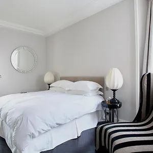 outstanding-2-bedrooms-with-a-terrific-eiffel-tower-view.fr-paris.fr/